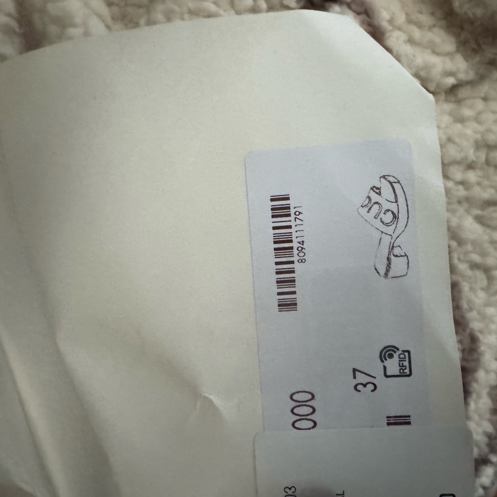 Authentic Gucci Sandals - image 5